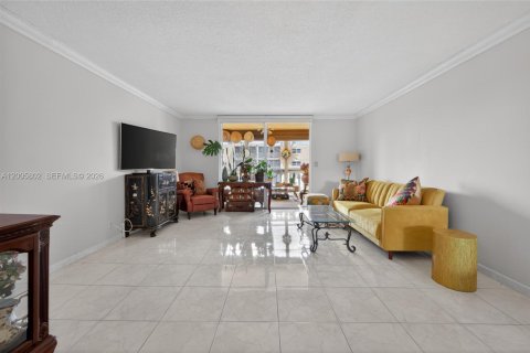 Copropriété à vendre à Hallandale Beach, Floride: 2 chambres, 101.45 m2 № 2170661 - photo 2