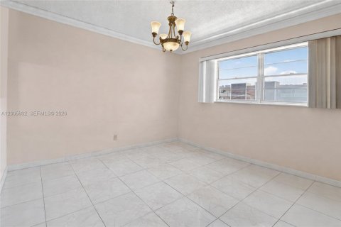 Copropriété à vendre à Hallandale Beach, Floride: 2 chambres, 101.45 m2 № 2170661 - photo 16