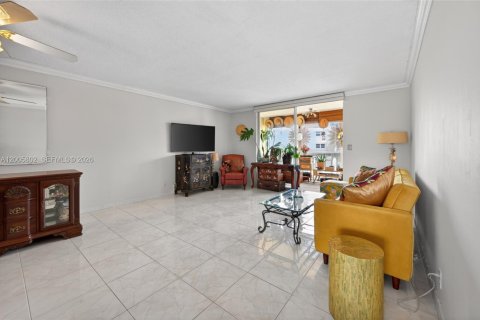 Copropriété à vendre à Hallandale Beach, Floride: 2 chambres, 101.45 m2 № 2170661 - photo 3