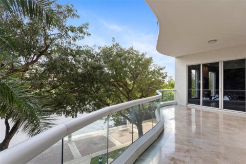 Condo in Aventura, Florida, 2 bedrooms № 1949967 - photo 20