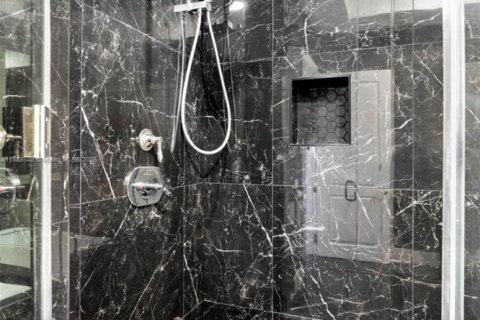 Condo in Aventura, Florida, 2 bedrooms № 1949967 - photo 30