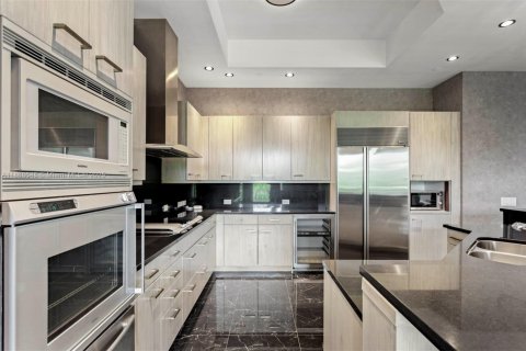 Condo in Aventura, Florida, 2 bedrooms № 1949967 - photo 14