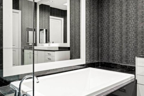 Condo in Aventura, Florida, 2 bedrooms № 1949967 - photo 29