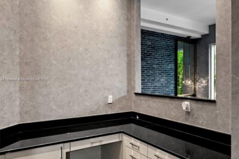 Condo in Aventura, Florida, 2 bedrooms № 1949967 - photo 16