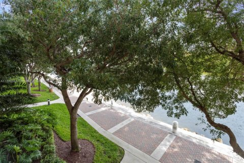 Condo in Aventura, Florida, 2 bedrooms № 1949967 - photo 21