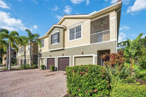 Condo in Sarasota, Florida, 2 bedrooms  № 2347258 - photo 2