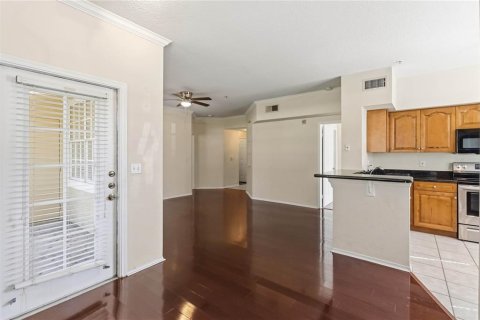 Condo in Orlando, Florida, 2 bedrooms  № 2395948 - photo 5