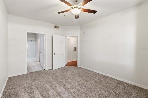 Condo in Orlando, Florida, 2 bedrooms  № 2395948 - photo 16