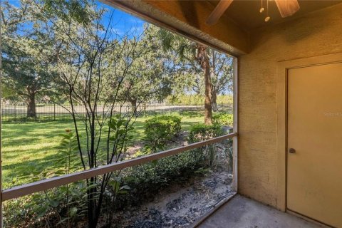 Condo in Orlando, Florida, 2 bedrooms  № 2395948 - photo 19