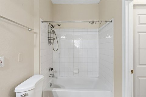 Condo in Orlando, Florida, 2 bedrooms  № 2395948 - photo 18