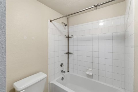 Condo in Orlando, Florida, 2 bedrooms  № 2395948 - photo 14