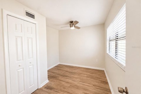Villa ou maison à louer à Tampa, Floride: 4 chambres, 160.35 m2 № 2285514 - photo 4