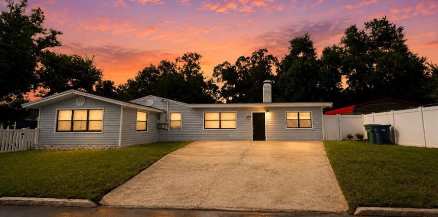 Villa ou maison à Tampa, Floride 4 chambres, 160.35 m2 № 2285514