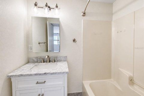 Villa ou maison à louer à Tampa, Floride: 4 chambres, 160.35 m2 № 2285514 - photo 11