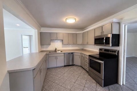 Villa ou maison à louer à Tampa, Floride: 4 chambres, 160.35 m2 № 2285514 - photo 6