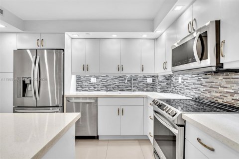 Copropriété à vendre à Miami, Floride: 2 chambres, 117.8 m2 № 2027007 - photo 29