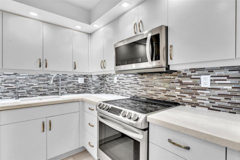 Copropriété à vendre à Miami, Floride: 2 chambres, 117.8 m2 № 2027007 - photo 30