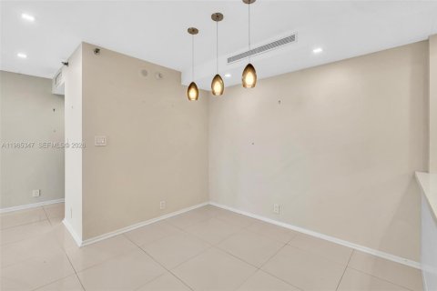 Copropriété à vendre à Miami, Floride: 2 chambres, 117.8 m2 № 2027007 - photo 8