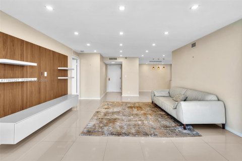 Copropriété à vendre à Miami, Floride: 2 chambres, 117.8 m2 № 2027007 - photo 17