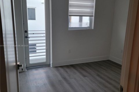 Touwnhouse à vendre à Doral, Floride: 4 chambres, 216.93 m2 № 1978486 - photo 11