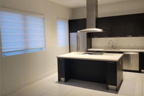 Touwnhouse à vendre à Doral, Floride: 4 chambres, 216.93 m2 № 1978486 - photo 5