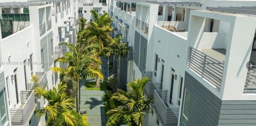 Touwnhouse à Doral, Floride 4 chambres, 216.93 m2 № 1978486