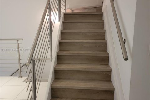 Touwnhouse à vendre à Doral, Floride: 4 chambres, 216.93 m2 № 1978486 - photo 6