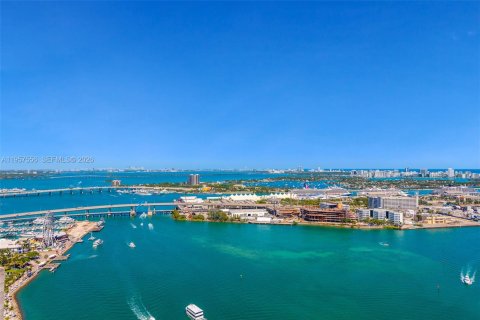 Condominio en venta en Miami, Florida, 1 dormitorio, 78.6 m2 № 2011486 - foto 12