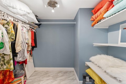 Condo in Sunrise, Florida, 1 bedroom  № 1745885 - photo 19