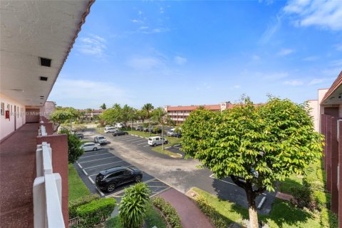 Condo in Sunrise, Florida, 1 bedroom  № 1745885 - photo 4