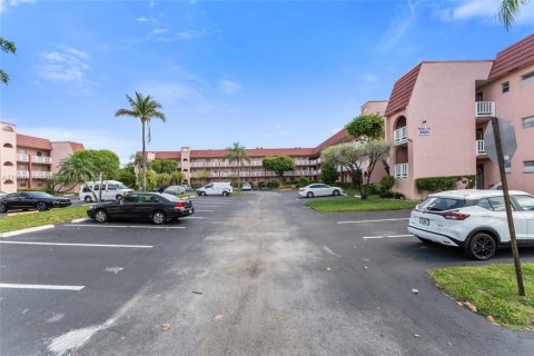 Condo in Sunrise, Florida, 1 bedroom  № 1745885 - photo 2