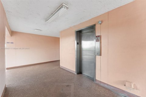 Condo in Sunrise, Florida, 1 bedroom  № 1745885 - photo 21