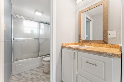 Condo in Sunrise, Florida, 1 bedroom  № 1745885 - photo 17