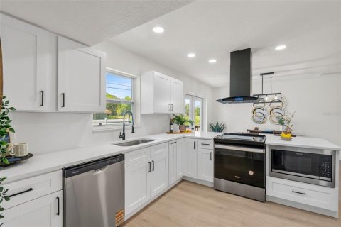Villa ou maison à vendre à Saint Petersburg, Floride: 4 chambres, 173.36 m2 № 2215885 - photo 17