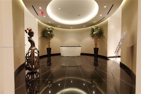 Condo in Miami, Florida, 2 bedrooms  № 1695295 - photo 15