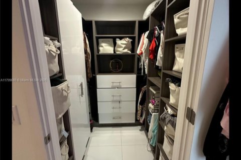 Condo in Miami, Florida, 2 bedrooms  № 1695295 - photo 13
