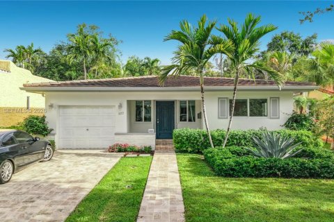 Casa en venta en Coral Gables, Florida, 2 dormitorios, 128.95 m2 № 2060342 - foto 1