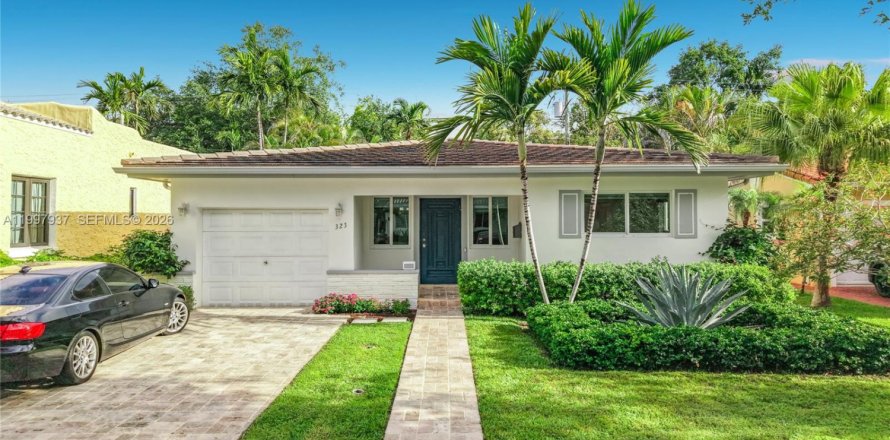 Casa en Coral Gables, Florida 2 dormitorios, 128.95 m2 № 2060342