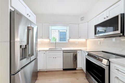 Casa en venta en Coral Gables, Florida, 2 dormitorios, 128.95 m2 № 2060342 - foto 13