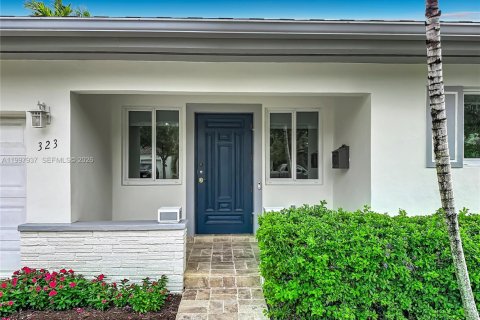 Casa en venta en Coral Gables, Florida, 2 dormitorios, 128.95 m2 № 2060342 - foto 3