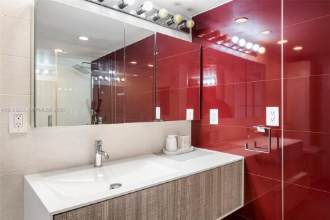 Condo in Miami Beach, Florida, 2 bedrooms  № 2172121 - photo 16
