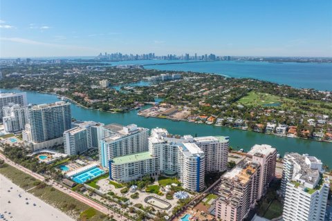 Condo in Miami Beach, Florida, 2 bedrooms  № 2172121 - photo 25