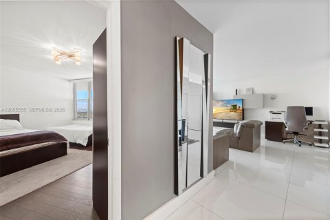 Condo in Miami Beach, Florida, 2 bedrooms  № 2172121 - photo 18