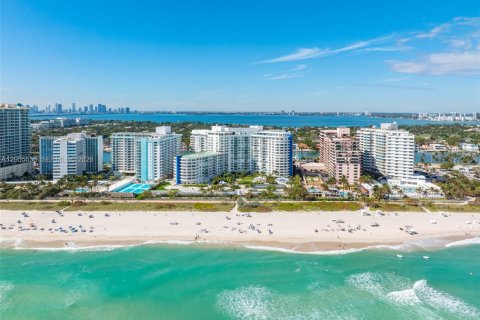 Condo in Miami Beach, Florida, 2 bedrooms  № 2172121 - photo 27
