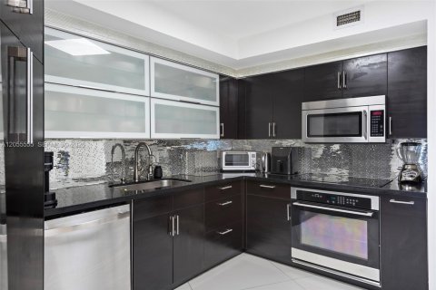 Condo in Miami Beach, Florida, 2 bedrooms  № 2172121 - photo 10