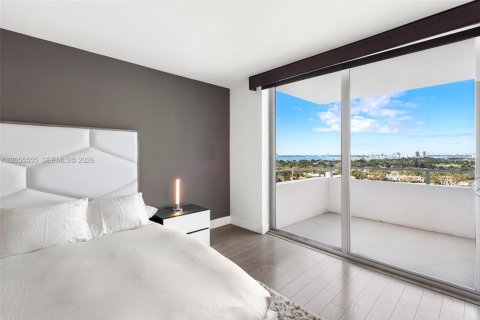 Condo in Miami Beach, Florida, 2 bedrooms  № 2172121 - photo 14