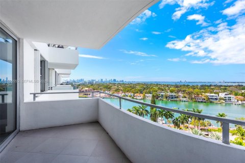 Condo in Miami Beach, Florida, 2 bedrooms  № 2172121 - photo 2