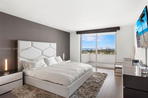 Condo in Miami Beach, Florida, 2 bedrooms  № 2172121 - photo 13