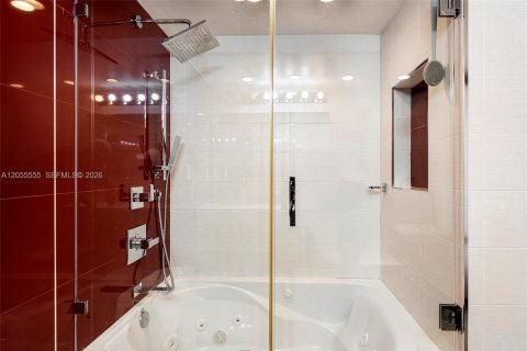 Condo in Miami Beach, Florida, 2 bedrooms  № 2172121 - photo 17