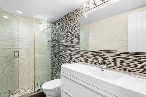 Condo in Miami Beach, Florida, 2 bedrooms  № 2172121 - photo 20